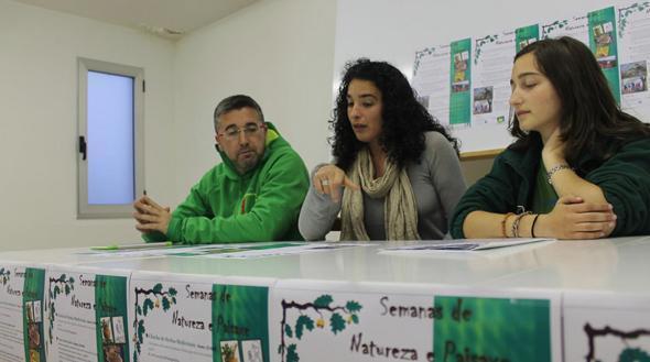 A voluntaria Elena presentando as Semanas de Paisaxe con Senda Nova A voluntaria Elena presentando as Semanas de Paisaxe con Senda Nova