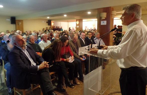 O Teniente alcalde de Malpica na presnetacion do PP O Teniente alcalde de Malpica na presnetacion do PP