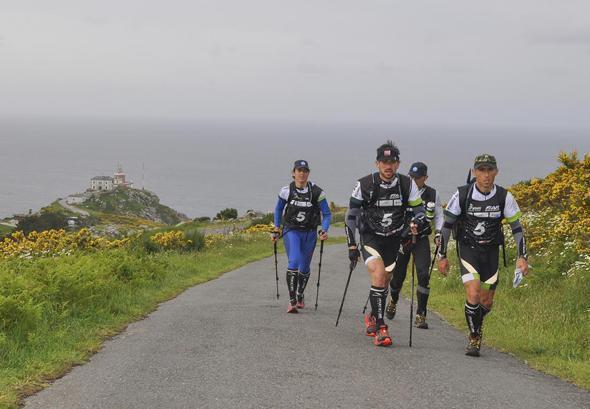 O equipo de Brigantia Fiateira Motor dende Fisterra polo Camino dos Faros-Foto-Dario Gomez O equipo de Brigantia Fiateira Motor dende Fisterra polo Camino dos Faros-Foto-Dario Gomez