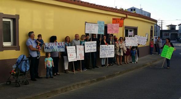 Os pais afectados pola non escolarizacion dos nenos no CEIP Fogar Os pais afectados pola non escolarizacion dos nenos no CEIP Fogar