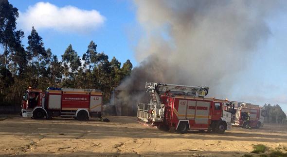 Incendio no punto limpo dunha empresa de Baio 2 Incendio no punto limpo dunha empresa de Baio