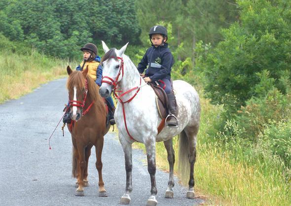 Xientes de todas as idades na Ruta Cabalar Carnota-Muros-Foto-Xose Sendon Xientes de todas as idades na Ruta Cabalar Carnota-Muros-Foto-Xose Sendon