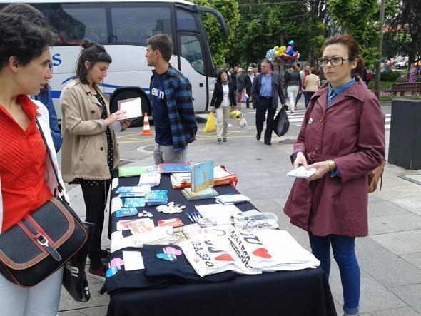 Campana Queremos atencion en galego da Mesa pola Normalizacion en Carballo Campana Queremos atencion en galego da Mesa pola Normalizacion en Carballo