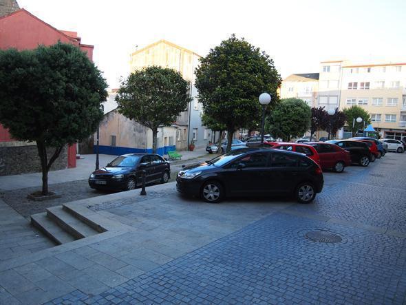 A praza da Constitucion sen coches Que vos parecería unha praza da Constitucion de Fisterra sen coches?