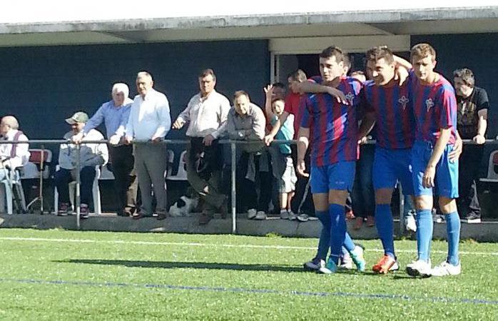 A Esteirana celebrando o triplete de Rober Pladur