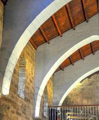 Humidades na pintura da Igrexa Santa Maria das Areas de Fisterra-Foto-Dario Gomez