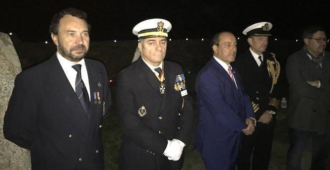 Rafael Lema, Jose Manuel Pato, Manuel Valeriano Alonso e Lemkes no Cemiterio dos Ingleses polo 125 aniversario do afundimento do Serpent
