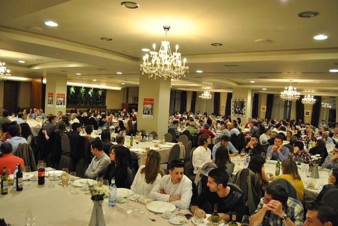 280 persoas na cea Benefica polos Refuxiados Sirios en Carballo
