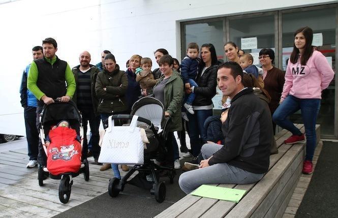 Concentracion de pais e nais en Mazaricos por un pediatra