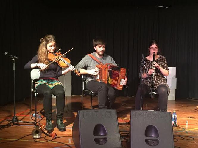Antía Ameixeiras, Martín e Olalla forman o grupo Taín