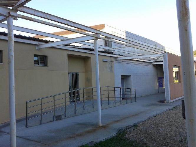 Patio a secundaria sen cuberta no CPI Cabo da Area de Laxe