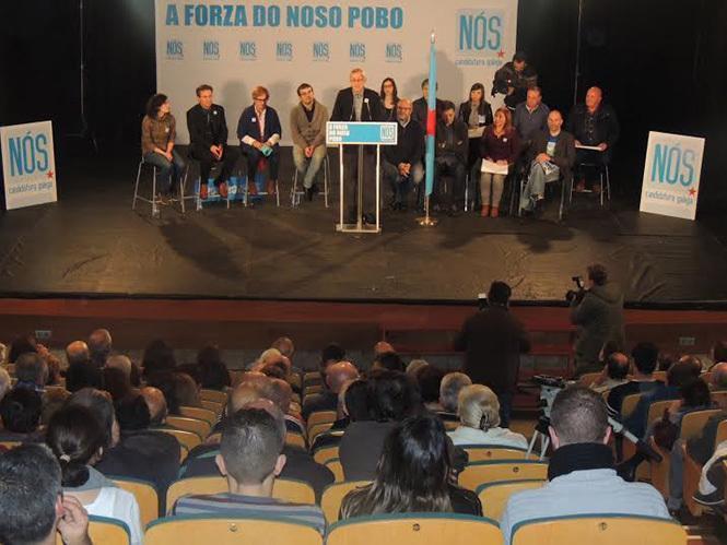 Representantes de Nós Candidatura Galega ofreceron onte un mitin en Carballo