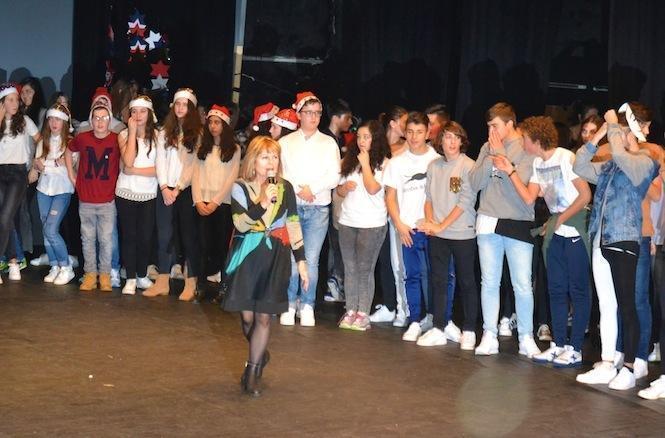 Carmen Rives presidenta do Comite de Irmandamento agradeceu ao publico a calorosa acollida