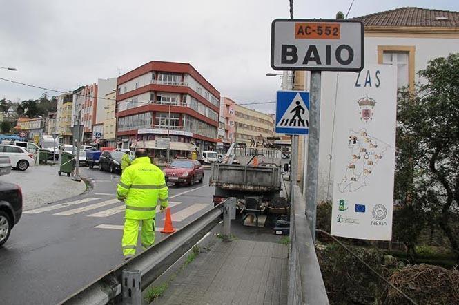 Actualmente a ponte conta cunha estreita senda peonil