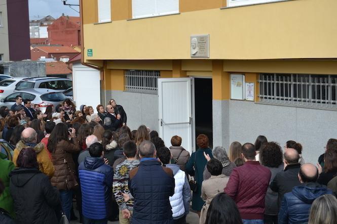 Descubrindo a Placa a don Luciano en Fisterra