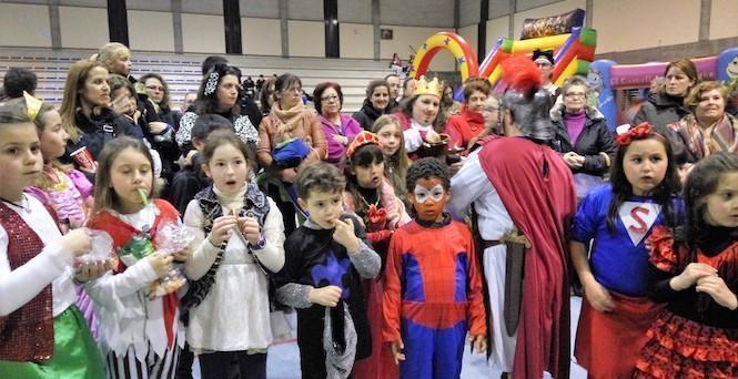 Os peques disfrutaron da festa e do Certame de Doces de Entroido de Malpica