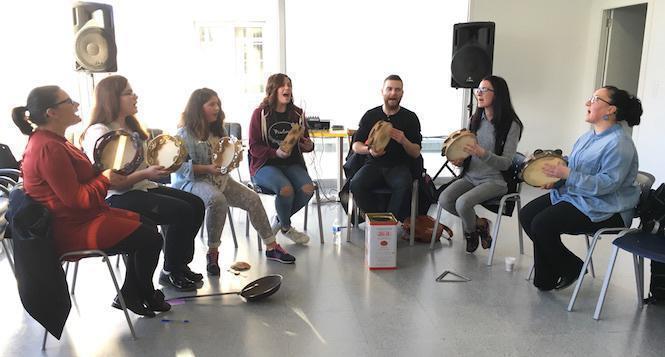 Musica no acto da Muller de Mz