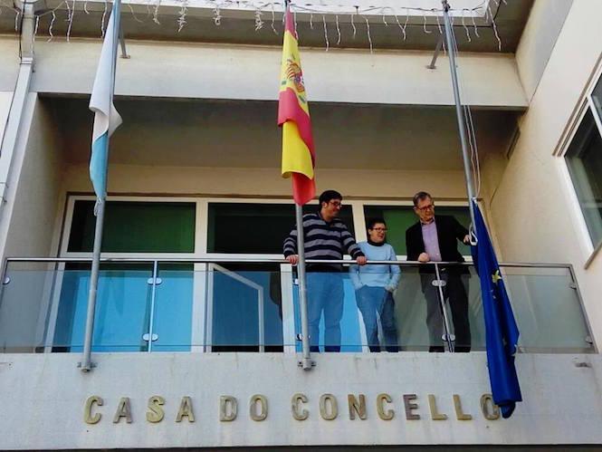 Carballo arria a bandeira de Europa do Concello