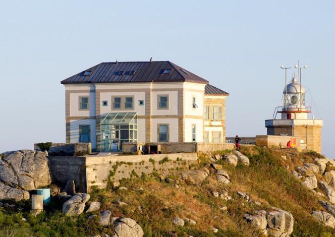 Hotel do Semaforo de Fisterra tera que esperar-Foto-Margalaica