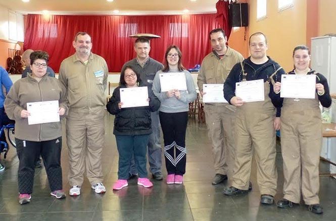 Os particpantes no curso de carpitenria de Integro recibiron os seus diplomas