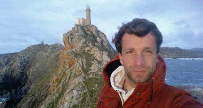 O surfeiro vasco Axi Muniain namorado da Costa da Morte