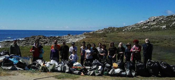 Voluntarios de Mar de Fabula en Tourinan