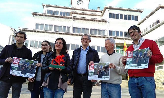 O clube Ciclista de Carballo, en colaboracion co concello, e o encargado de organizar esta cita deportiva