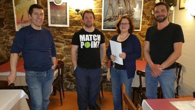 Sinatura do convenio entre os Empresarios de Camarinas e propietario do Castelo do Soberano