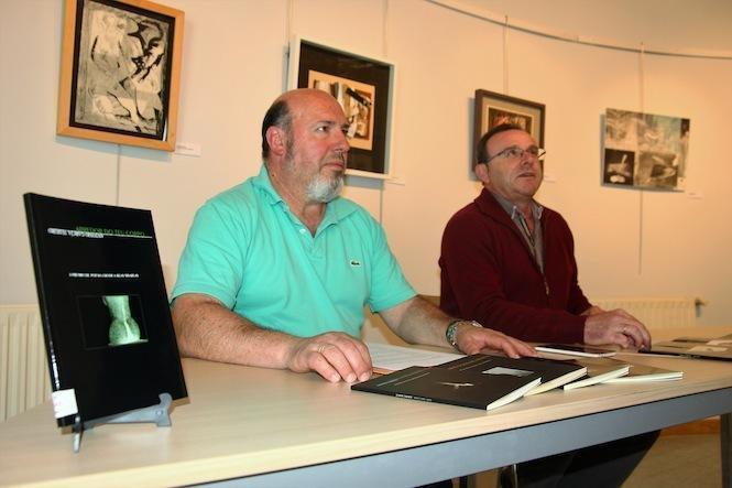 Paco de Tano co alcalde de Malpica presentando o Certame de Poesia Erotica Illas Sisargas 2016