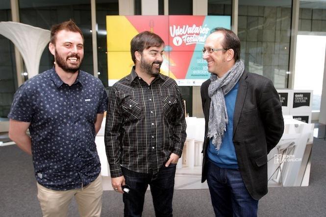 O secretario xeral de Cultura, Anxo Lorenzo, na presentación do X Festival VdeValarés, xunto co seu director, Adrián Varela, o director musical, David Jimérez-Foto-Conchy Paz