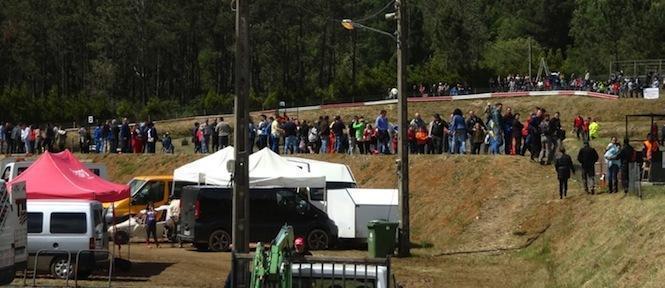 Ambientazo en Bertoa para o Autocross de Carballo-Foto-Jose Maria Suarez
