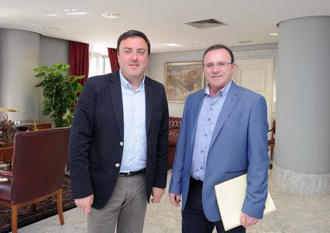 O presidente da Deputacion e o alcalde de Malpica analizaron as distintas vias de colaboracion entre as institucions que dirixen