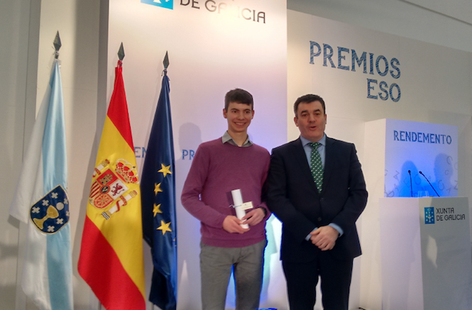 Pablo Monteagudo Lago recibindo no mes de marzo o Primeiro Premio da ESO de Galicia