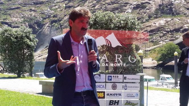 Pequeño presentando o Gran Fondo Ézaro-Costa da Morte 2016