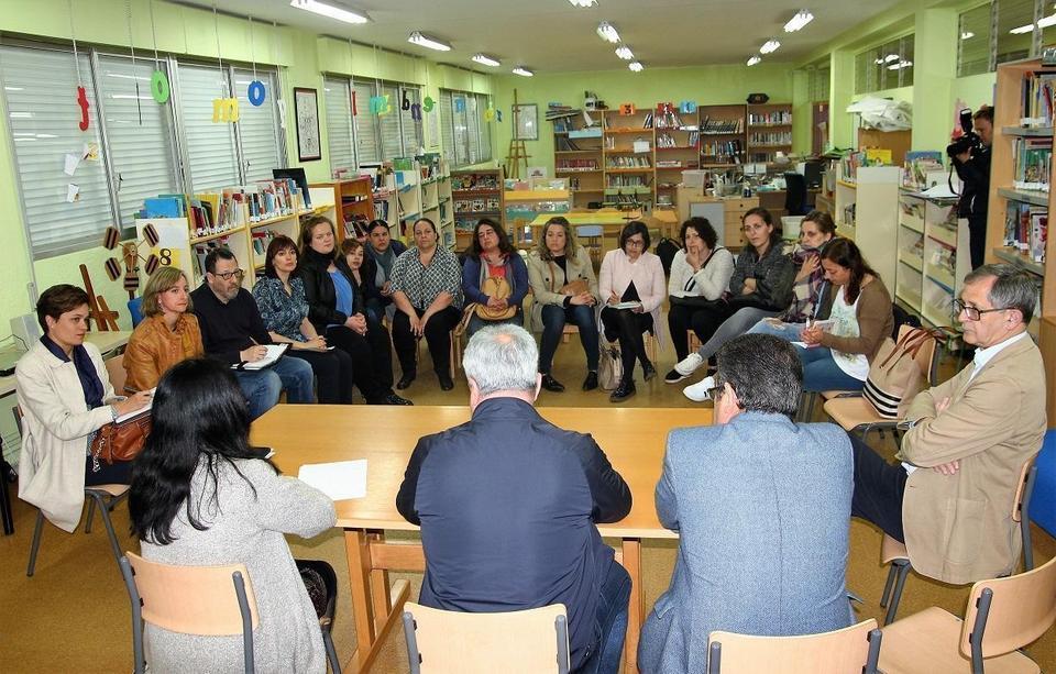 Unha das reunions da ANPA A GRANXA do CEIP Bergantinos antes da votacion pola Xornada Unica