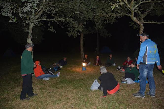Os sendeiristas pernoctaron na carballeira de san Roque do Monte