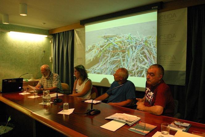 Os bastoncinos recollidos por Mar de Fabula no CEIDA