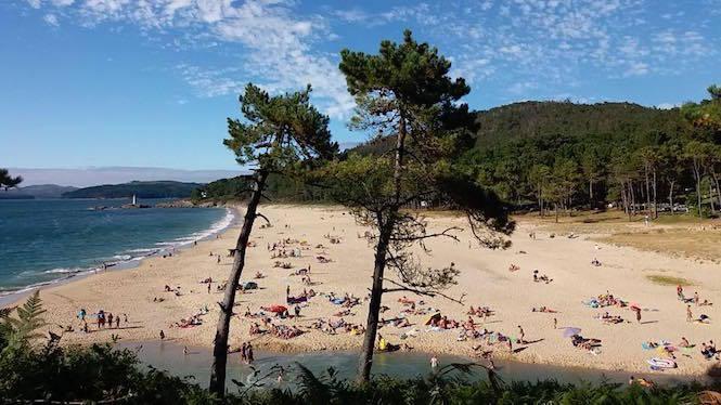 Praia do Lago de Muxia chea-Foto-Barca