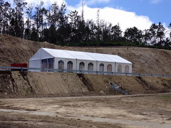Hoxe instalouse unha carpa de acollera os actos oficiais