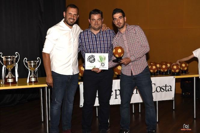Jose Ramon Pombo entrega o Premio que leva o seu nome na Gala do Futbol da Costa