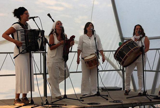 O grupo Habelas Hailas encargouse de pechar o variado cartel musical que acompanou a Mostra da Oleria