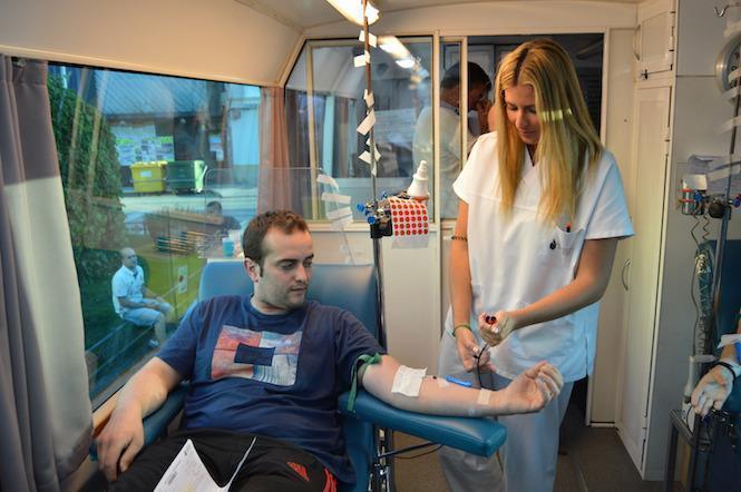 Doando sangue en Santa Comba