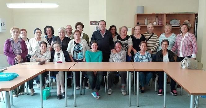 Maiores de Malpica no curso de manualidades