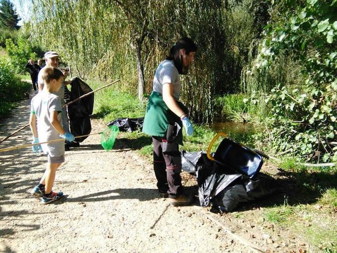 Limpeza do Rio Anllons por Senda Nova con ADEGA
