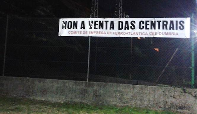 Pancartas contra a venda das centrais