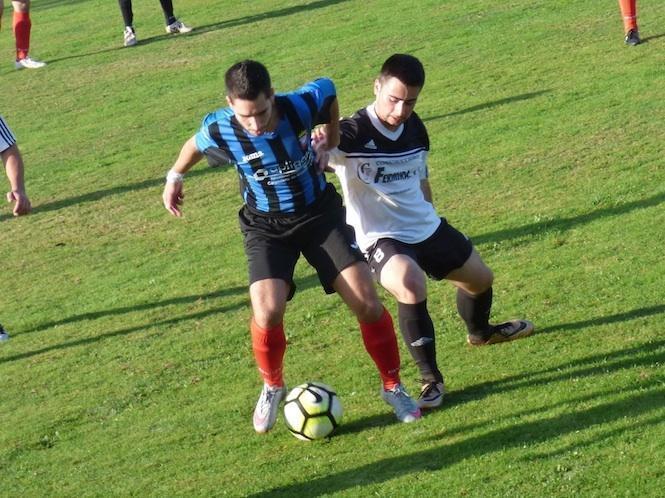 O Cabana marrou varias ocasións boas - Foto: CD Nantón