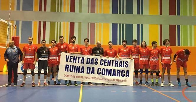 O Volei Dumbria cos traballadores de Ferroatlantica