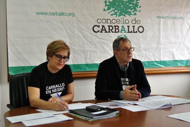 Belen Lendoiro e Evencio Ferrero presentando os orzamentos 2017 do Concello de Carballo.jpg