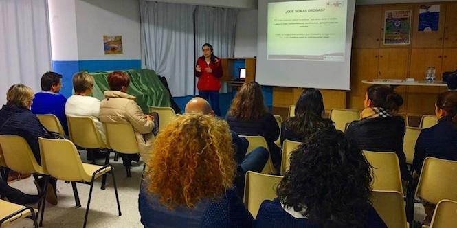 charla-da-cruz-vermella-en-fisterra