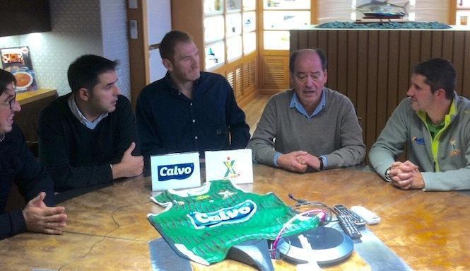 Chano Calvo na presentacion de Peli Esmorís para o Basket Xiria